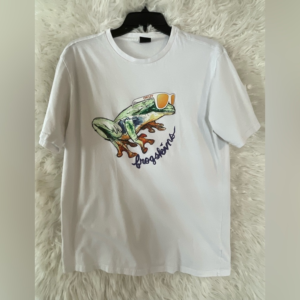 Oakley Jupiter Frog Men’s Short Sleeve White T-Shirt with Graphics On Front. Med